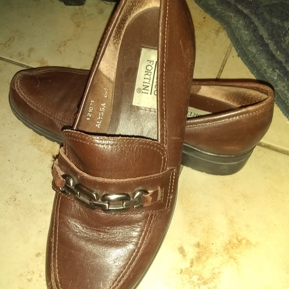 Leather  chain embellished loafers - Picture 2 of 6